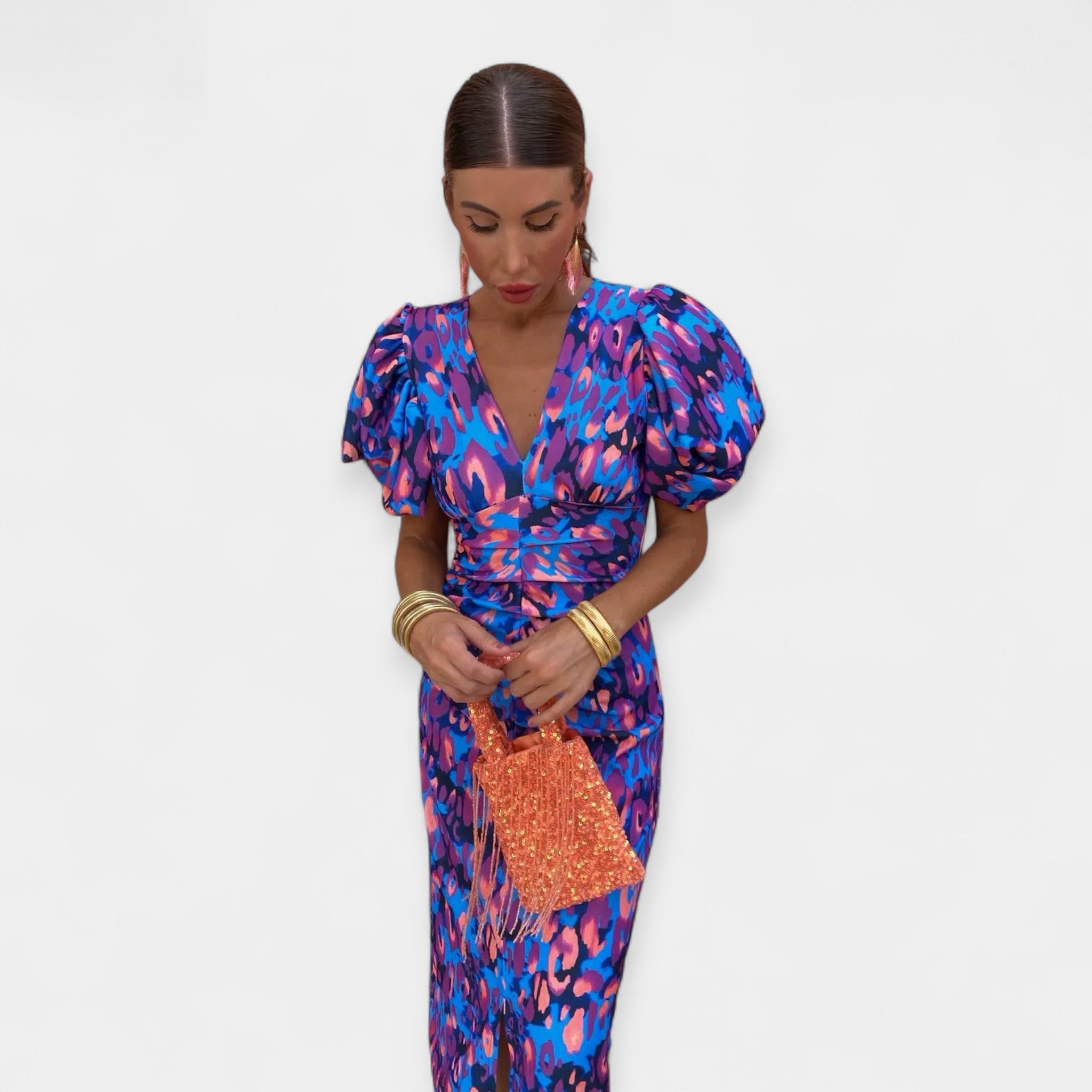 Saténové Šaty S Volány A Lehkými Rukávy Exkluzivní Kousek