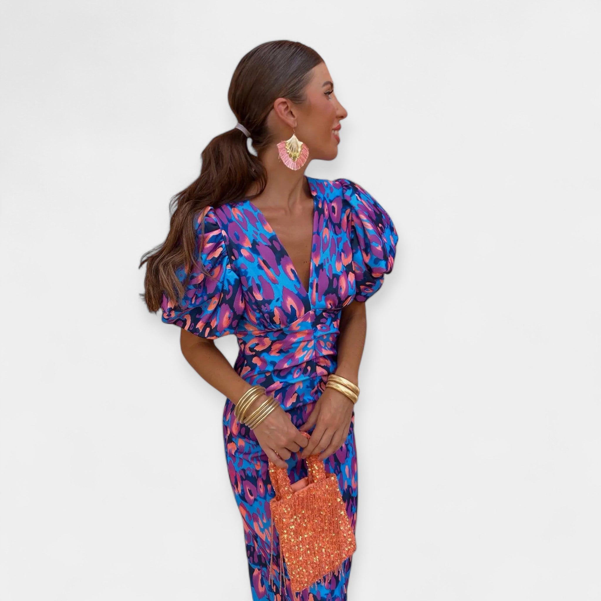 Saténové Šaty S Volány A Lehkými Rukávy Exkluzivní Kousek