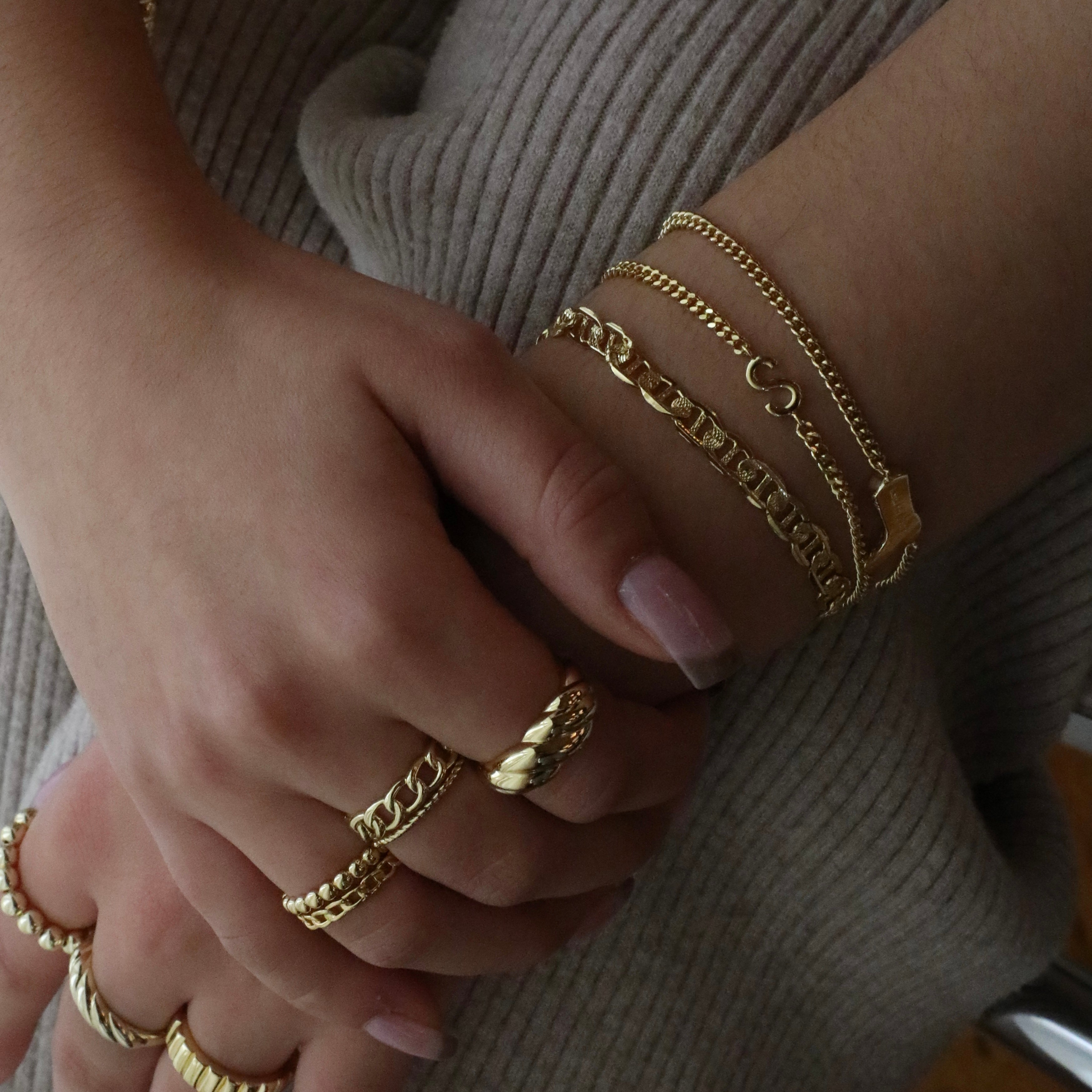 Prsten S Řetízkem Z Luxusní Kolekce Chain Elegantní